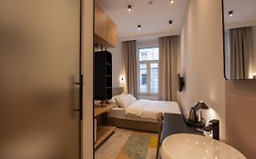 Hop Inn Rooms & Suites